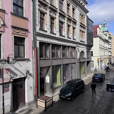 W Centrum Jeleniej Gory Przy Ulicy Dlugiej 아파트 *