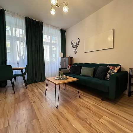 아파트 W Centrum Jeleniej Gory Przy Ulicy Dlugiej *