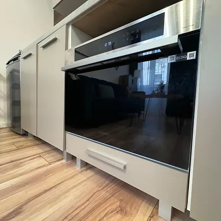 W Centrum Jeleniej Gory Przy Ulicy Dlugiej *