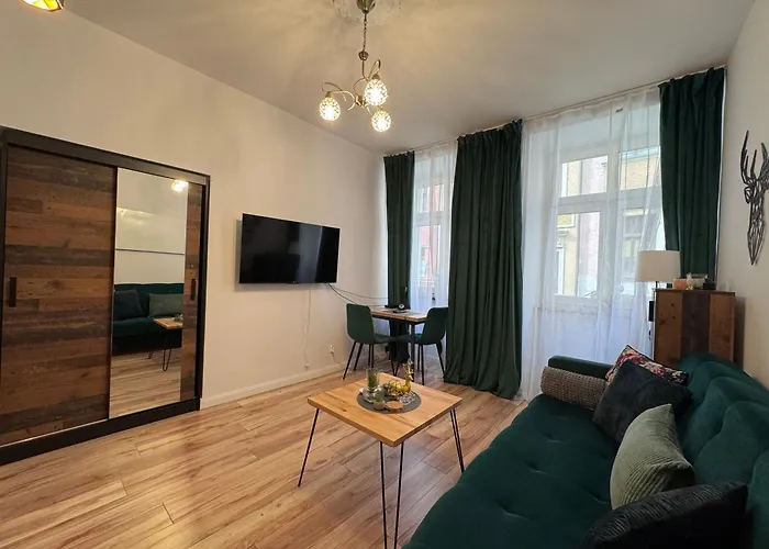 W Centrum Jeleniej Gory Przy Ulicy Dlugiej Jelenia Góra