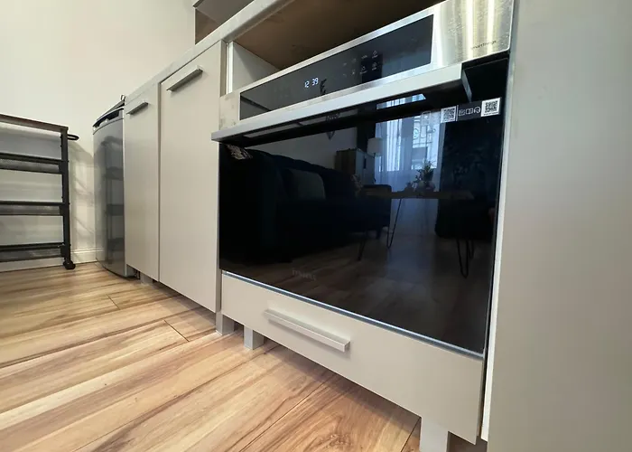 W Centrum Jeleniej Gory Przy Ulicy Dlugiej *